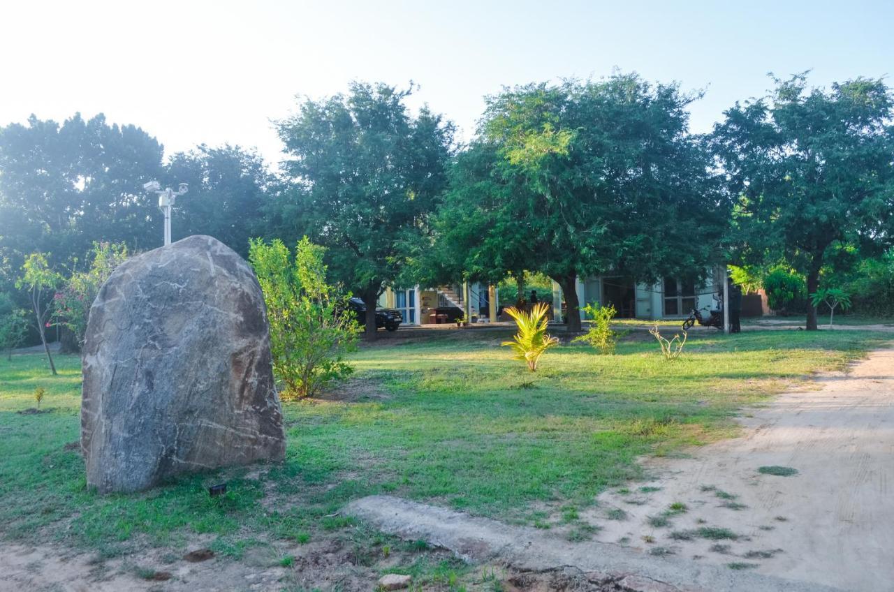 Forestville Yala Bagian luar foto